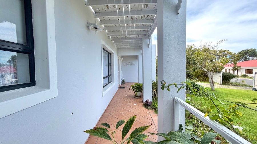 3 Bedroom Property for Sale in Heuningkloof Western Cape